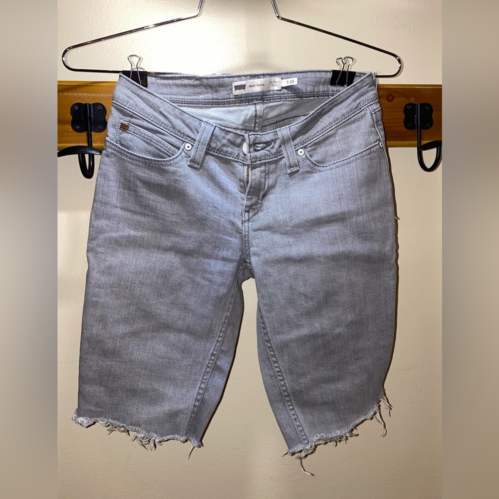 Levi’s Jorts - Size 28 - EUC - Bermuda style